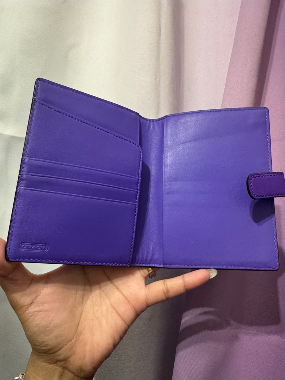 Coach passport holder with Tassel Motif - Picture 7 of 13